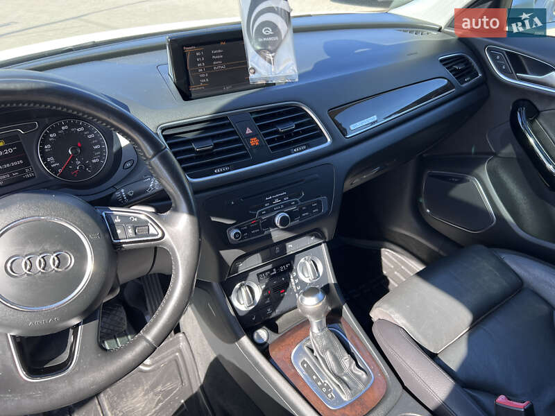 Позашляховик / Кросовер Audi Q3 2015 в Нововолинську