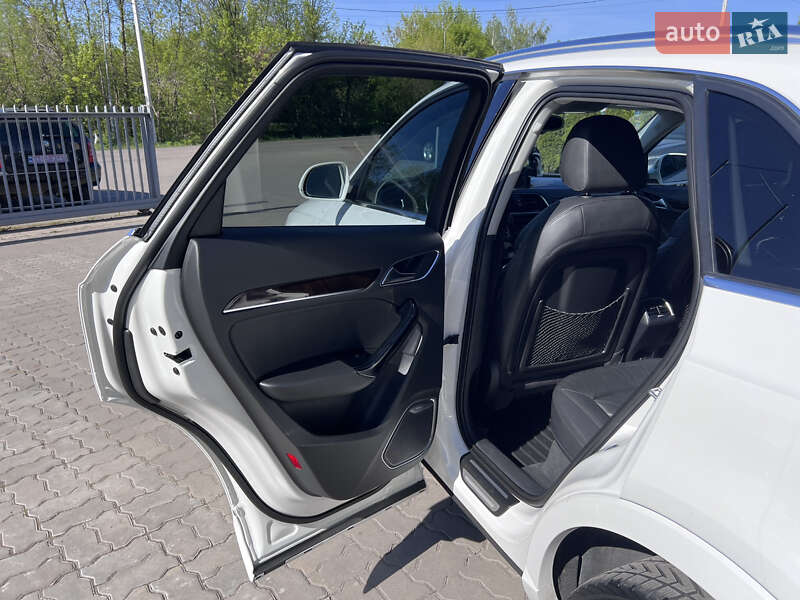 Позашляховик / Кросовер Audi Q3 2015 в Нововолинську