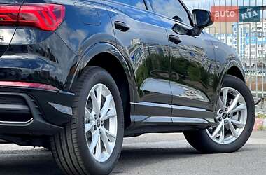 Внедорожник / Кроссовер Audi Q3 2024 в 