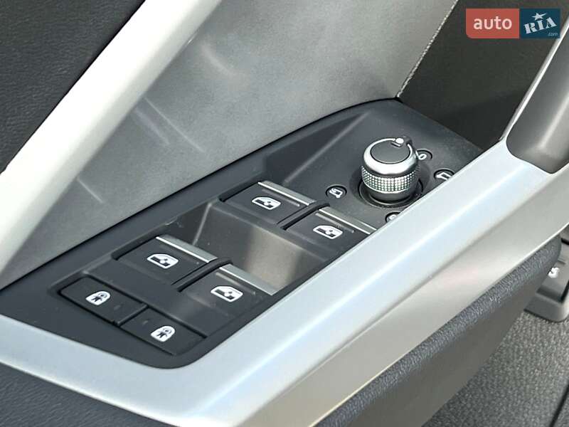 Внедорожник / Кроссовер Audi Q3 2024 в Киеве