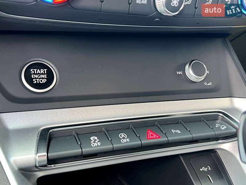Внедорожник / Кроссовер Audi Q3 2024 в Киеве
