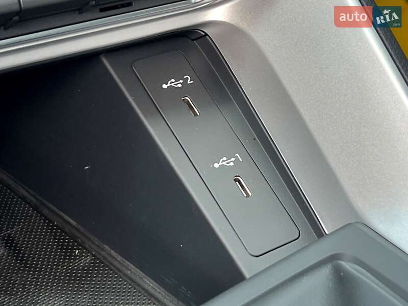 Внедорожник / Кроссовер Audi Q3 2024 в Киеве