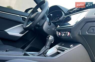 Внедорожник / Кроссовер Audi Q3 2024 в 