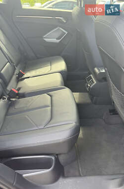 Позашляховик / Кросовер Audi Q3 2023 в 