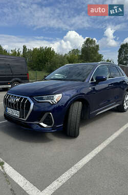 Позашляховик / Кросовер Audi Q3 2023 в 