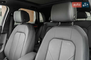 Позашляховик / Кросовер Audi Q3 2020 в 