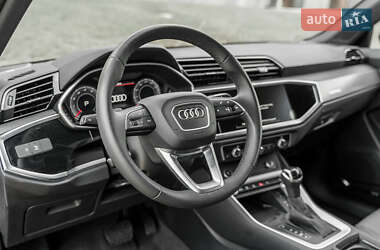 Позашляховик / Кросовер Audi Q3 2020 в 