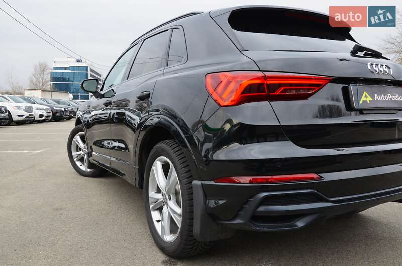 Внедорожник / Кроссовер Audi Q3 2019 в Киеве