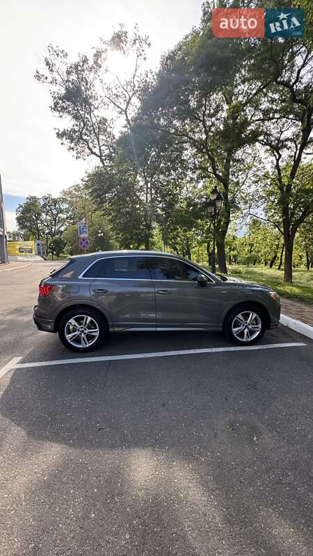 Позашляховик / Кросовер Audi Q3 2020 в Одесі