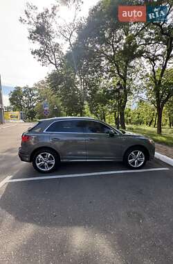 Внедорожник / Кроссовер Audi Q3 2020 в 