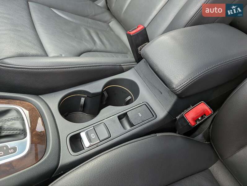 Внедорожник / Кроссовер Audi Q3 2015 в Киеве