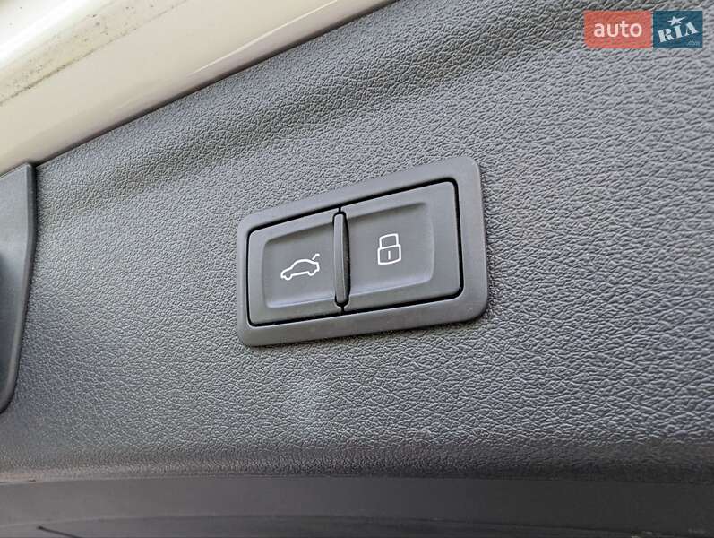 Внедорожник / Кроссовер Audi Q3 2015 в Киеве