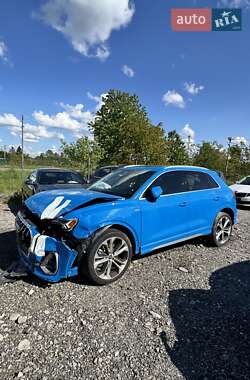 Внедорожник / Кроссовер Audi Q3 2020 в 