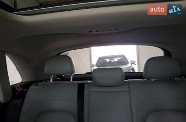 Позашляховик / Кросовер Audi Q3 2016 в 