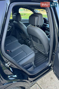 Позашляховик / Кросовер Audi Q3 2022 в 
