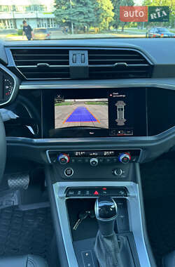 Позашляховик / Кросовер Audi Q3 2022 в 