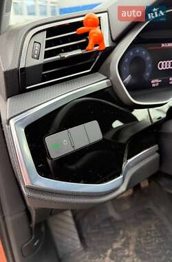Позашляховик / Кросовер Audi Q3 2020 в 