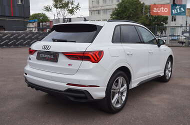 Внедорожник / Кроссовер Audi Q3 2023 в 