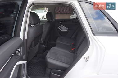 Внедорожник / Кроссовер Audi Q3 2023 в 