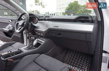 Внедорожник / Кроссовер Audi Q3 2023 в 