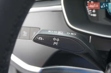 Внедорожник / Кроссовер Audi Q3 2023 в 