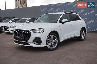 Внедорожник / Кроссовер Audi Q3 2023 в 