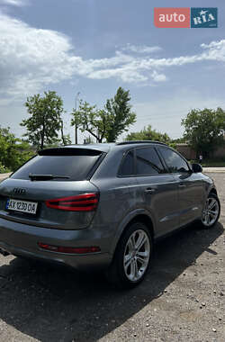 Позашляховик / Кросовер Audi Q3 2015 в 