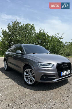 Позашляховик / Кросовер Audi Q3 2015 в 