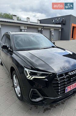 Внедорожник / Кроссовер Audi Q3 2022 в 
