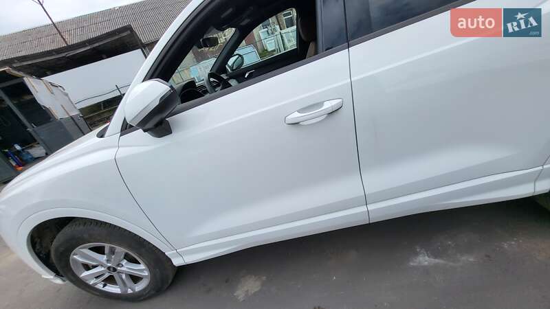 Внедорожник / Кроссовер Audi Q3 2021 в Ровно