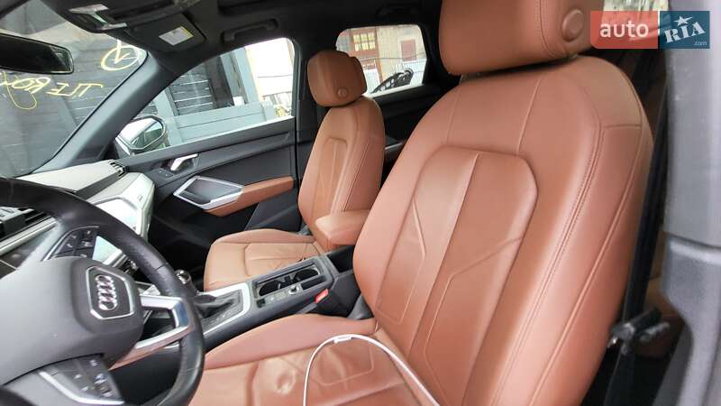 Внедорожник / Кроссовер Audi Q3 2021 в Ровно