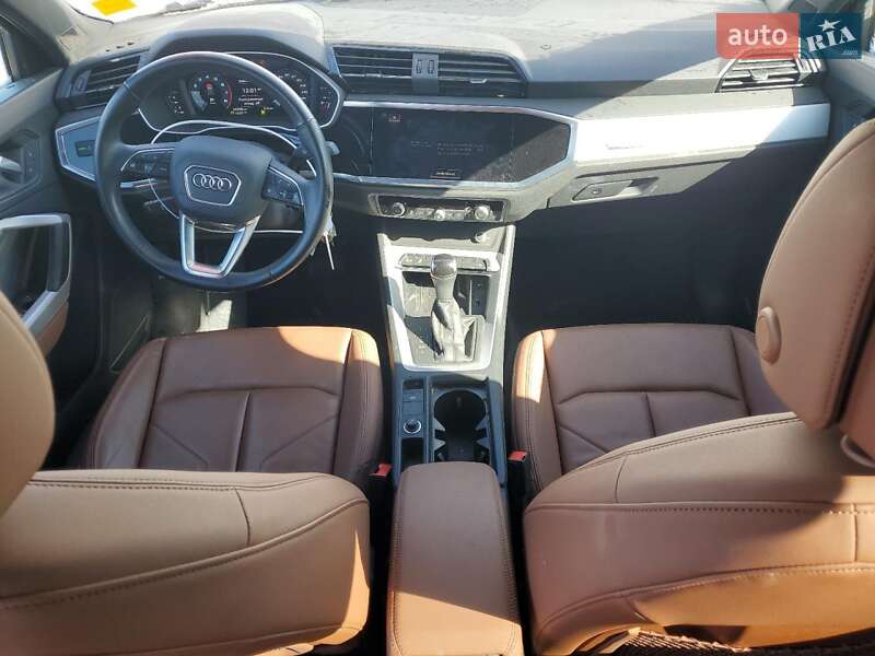 Внедорожник / Кроссовер Audi Q3 2021 в Ровно