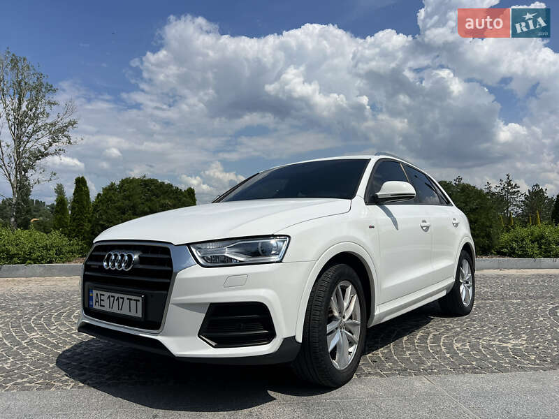 Внедорожник / Кроссовер Audi Q3 2017 в 