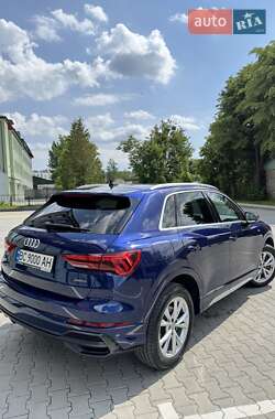 Внедорожник / Кроссовер Audi Q3 2021 в 