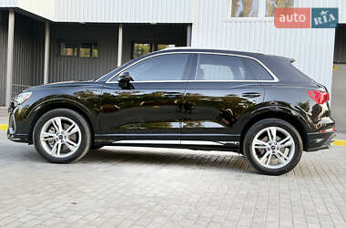 Внедорожник / Кроссовер Audi Q3 2023 в 