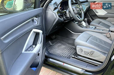 Внедорожник / Кроссовер Audi Q3 2023 в 
