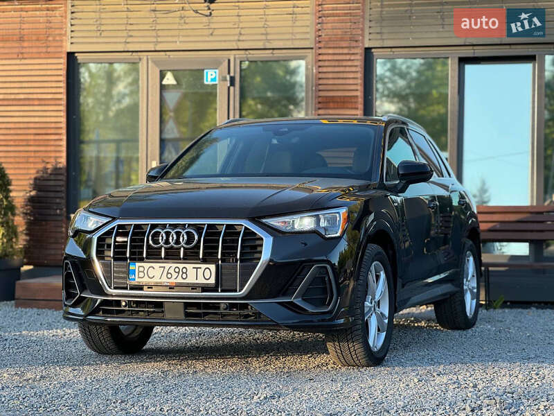 Позашляховик / Кросовер Audi Q3 2019 в 