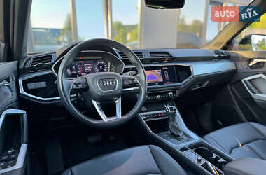 Позашляховик / Кросовер Audi Q3 2019 в 