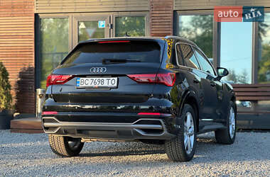 Позашляховик / Кросовер Audi Q3 2019 в 