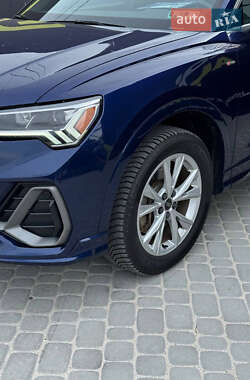Внедорожник / Кроссовер Audi Q3 2020 в 