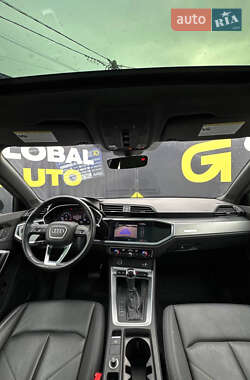 Внедорожник / Кроссовер Audi Q3 2020 в 