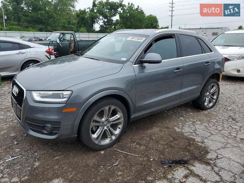 Внедорожник / Кроссовер Audi Q3 2015 в 