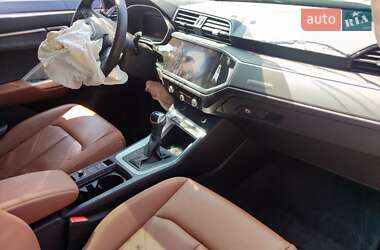 Внедорожник / Кроссовер Audi Q3 2022 в 