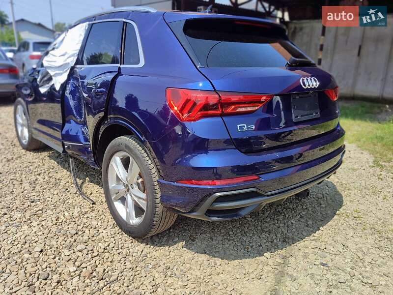 Внедорожник / Кроссовер Audi Q3 2022 в Стрые