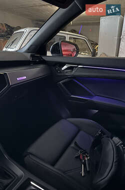 Внедорожник / Кроссовер Audi Q3 2021 в 
