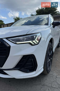 Внедорожник / Кроссовер Audi Q3 2021 в 