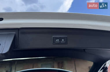 Внедорожник / Кроссовер Audi Q3 2021 в 