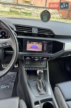 Внедорожник / Кроссовер Audi Q3 2021 в 