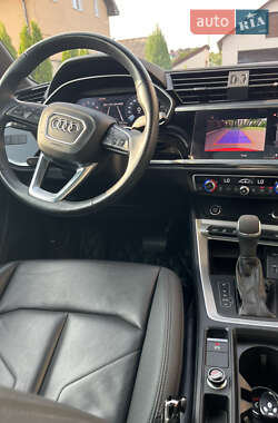Внедорожник / Кроссовер Audi Q3 2021 в 
