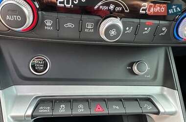 Внедорожник / Кроссовер Audi Q3 2020 в 